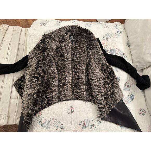 DOLCE CABO FAUX FUR LINED ASYMMETRIC MIXED MEDIA CARDIGAN SWEATER JACKET M - Picture 3 of 9